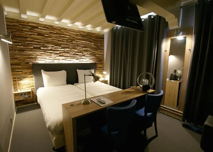 沃德瓦德库戈尔酒店 3*