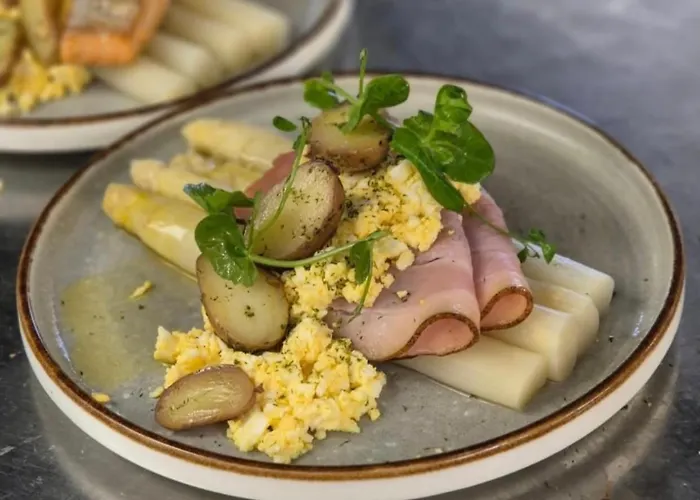 沃德瓦德库戈尔酒店 酒店 3*